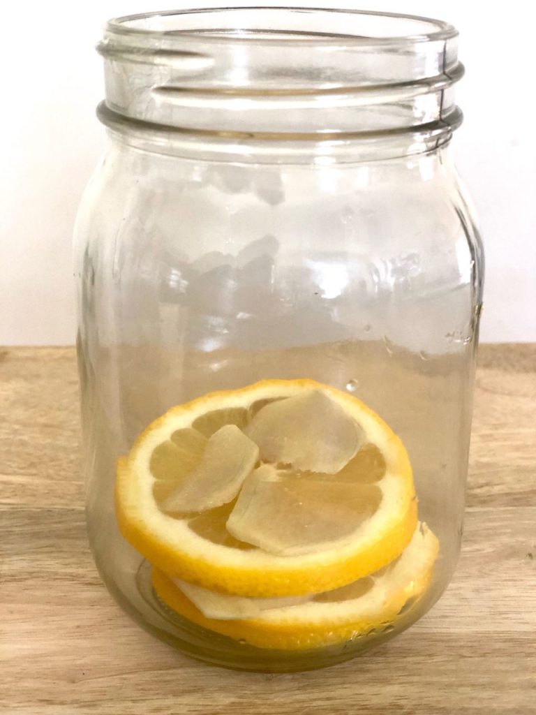Making giner, lemon honey tonic