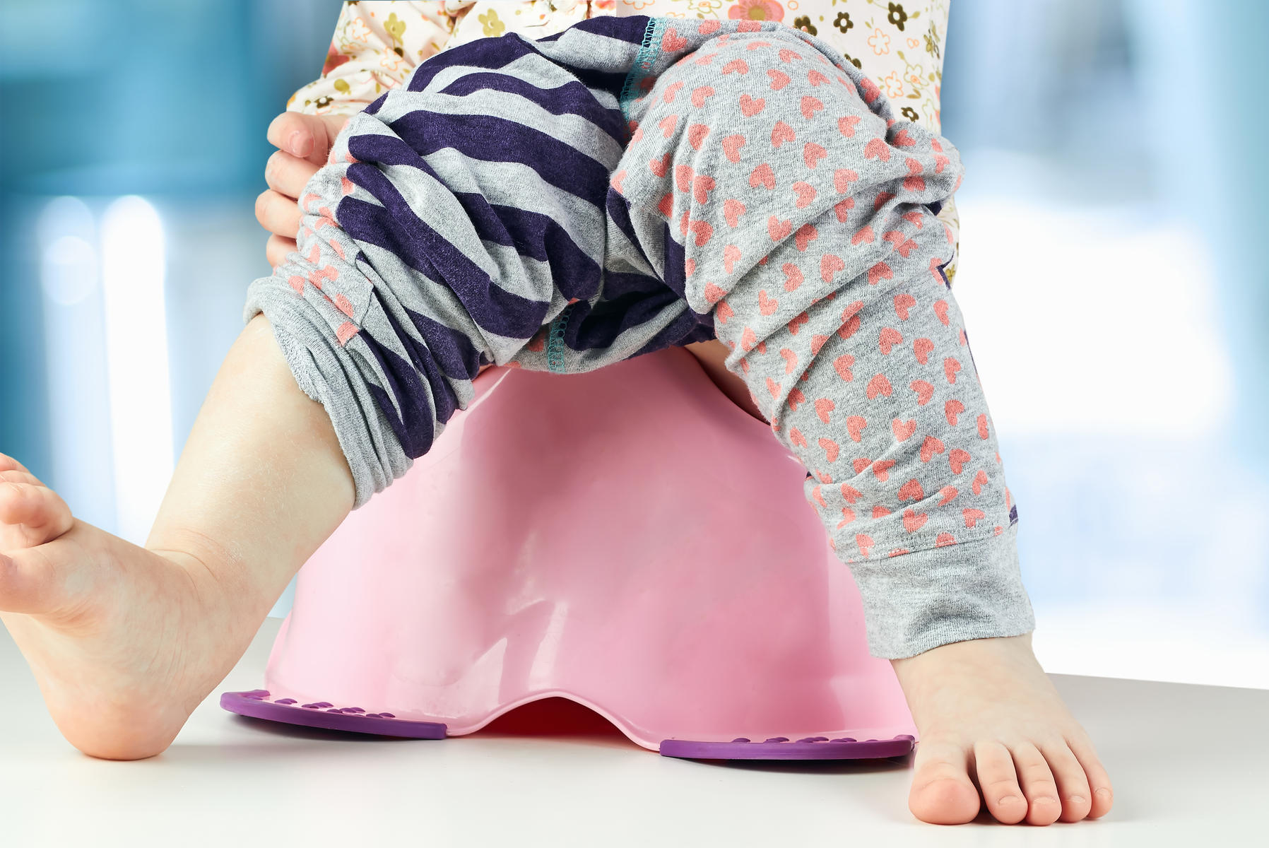 kids girl poop 